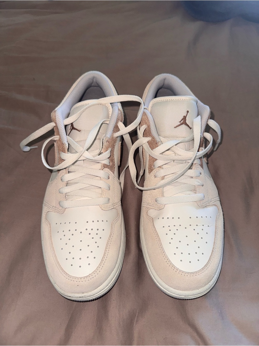 Jordan 1 Low SE (Suede)
